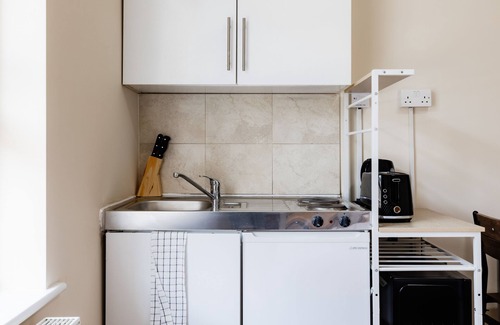 Lancaster Gate Apartment | Warm Studio in Queensway