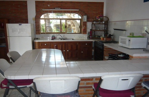 Emiliano Zapata Apartment | Warm waves, cool people, good service