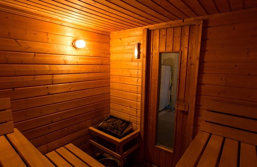 Castle Hill Ski Chalet | Warmest home in the village - stunning mountain views!