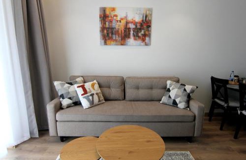 Zujunai Apartment | Warmzy Home - Modern 2 Rooms Apartment With Free Parking