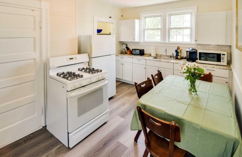 Warren Apartment | Warren Vacation Rental, Walk to Warren Town Beach