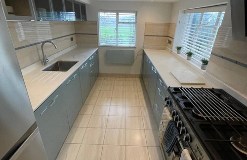 Worthing House | Warwick House - Stunning house with sea views