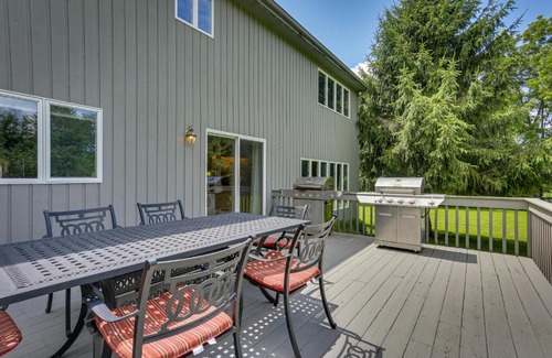 Warwick House | Warwick Vacation Rental with Private Yard and Fire Pit