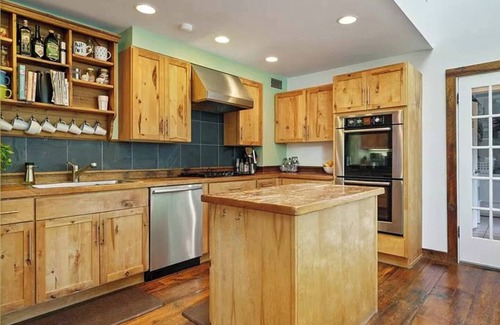 Warwick House | Warwick valley wineries, breweries, Legoland, hiking/skiing - kid friendly