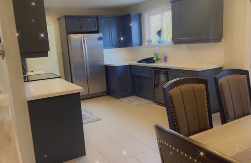 Wasaga Beach House | Wasaga Beach year round cottage! 3 minute walk to the longest fresh water Beach.
