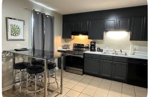 Hickory Apartment | Washer, Dryer, Desk, Smart TV, Blackout Shades, Fully Stocked Kitchen Cookware
