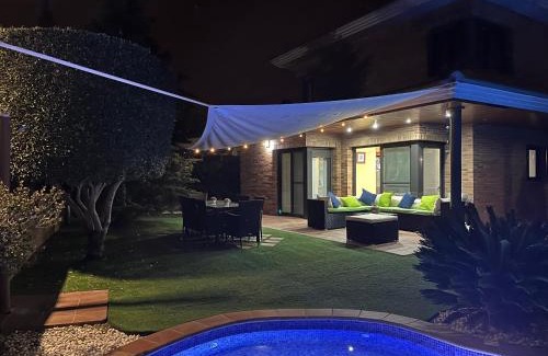 Canyelles Villa | Washingtonia Villa near Sitges