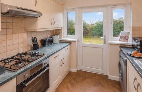Lydstep Cottage | Watch Cottage - UK6729