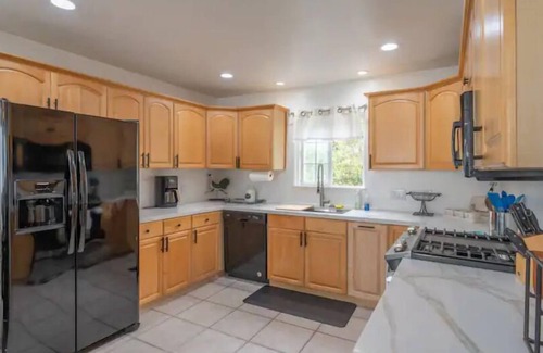 Elkhorn Apartment | Watch Sunsets of the Monterey Bay From a Hilltop Villa
