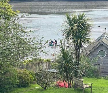 Dittisham Bed & Breakfast | Water Edge