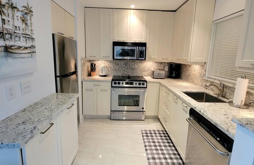 Harbor Village Condo | Water front condo with pool. Beautiful view. Walk to the beach.