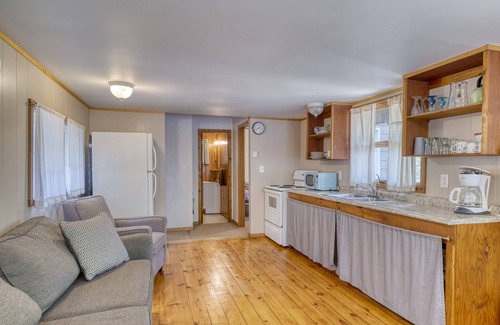 Marcell Cabin | Water's Edge LAKE Cabin ~Beach~Kayaks~Wifi~SUP Board~Campfire~State Park Nearby!
