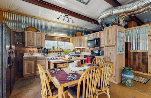 Ledbetter Apartment | Water-view studio near Rummel Square with screened porch, streaming, wood stove