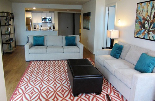 Downtown Seattle Apartment | Water Views ~ 1 Blk to Pike Pl Market, 2 King Beds in Over 1350 sf ~ 6 adult max