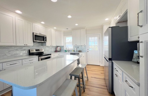 Stacy House | Water views and a Charming 2-bedroom house in serene Stacy with WiFi, AC