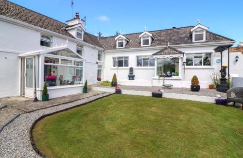 Shiplake House | Waterfall House
