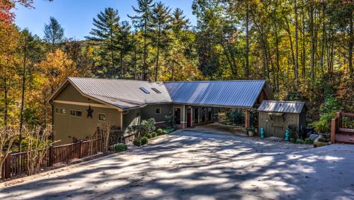 Blue Ridge House | Waterfallin' 4 the Lake