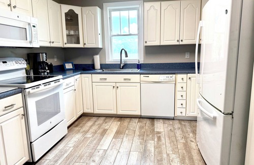 Hague House | Waterfront 3-Bed Oasis Perfect for City Getaway