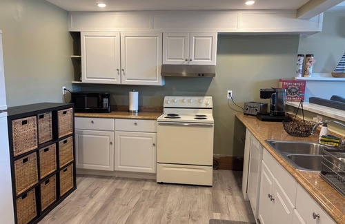 Bristol Condo | Waterfront 3-bedroom condo in lovely Bristol with boat storage available.