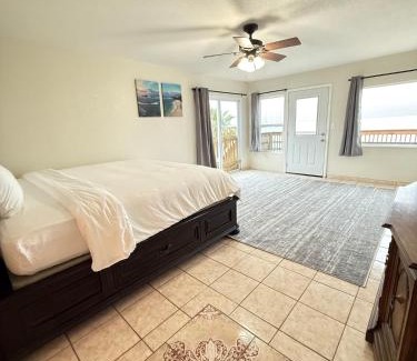 La Porte House | Waterfront 3BR 2BA Home near Kemah NASA Galveston