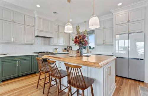 Lake Charles House | Waterfront 4 Bedroom Home