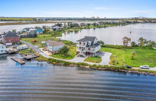 Lake Charles House | Waterfront 4 Bedroom Home