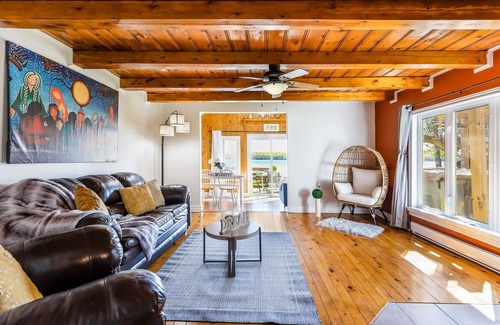 Manitoulin District Cottage | Waterfront 4 season cottage.