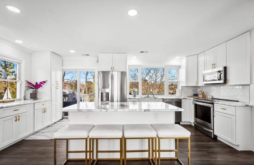Glen Burnie House | Waterfront 5 Bedroom Near BWI/Annapolis/Baltimore