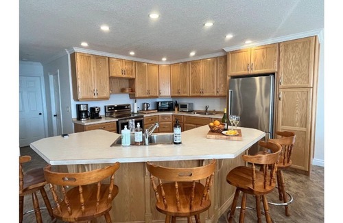 Plympton-Wyoming House | Waterfront All-season Home - Cliff Haven on Huron