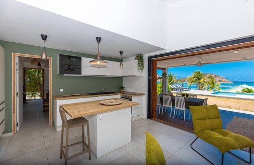 Cul de Sac Villa | Waterfront and water access, 5 Bedrooms, 10 pax. Kayaks, AC & optic fiber wifi