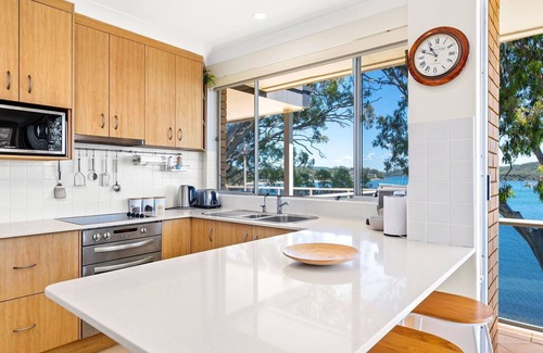Soldiers Point Apartment | Waterfront Apartment - Soldiers Point