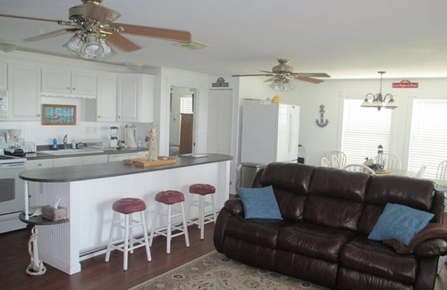 Dickinson House | Waterfront Bay House with Elevator, 350' Lighted Fishing Pier with Boat Lift.
