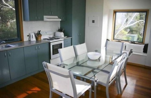 Waratah House | Waterfront Beach House