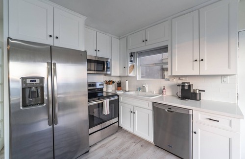 Hermosa Beach Apartment | "Waterfront Bliss: The Envy of Every Traveler" 3X Hall of Fame Accommodations