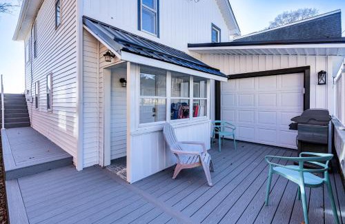 Buckeye Lake House | Waterfront Buckeye Lake Home with Deck and Dock!