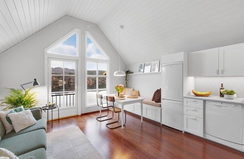 Sund Cabin | Waterfront cabin, 35 min drive to Bergen and access to Norwegian fjord