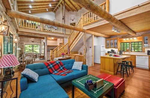 Heathsville Cabin | Waterfront Cabin! Dock, Paddle, Kayak, Outdoor Movie, Karaoke, and More!