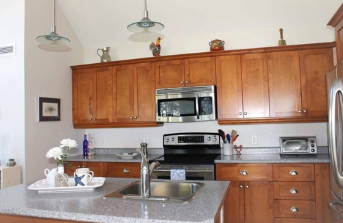 Hancock Point House | Waterfront, cabin, fire pit, romantic, hiking, heat/AC, Couples Cove Cottage
