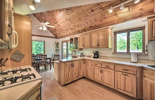 Comstock Cabin | Waterfront Cabin on Long Lake w/Dock & Kayaks!