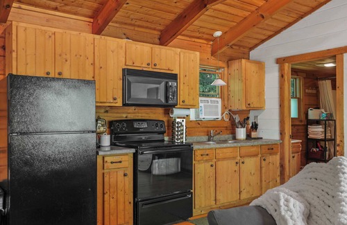 De Soto Cabin | Waterfront Cabin - Sauna - Fire Pit - Bluff Views