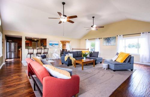 Warsaw House | Waterfront Cabin With A View, Large Family Retreat, Pet Friendly