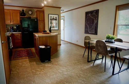 Potosi Cabin | Waterfront cabin with amazing views- Short drive to Dubuque,IA