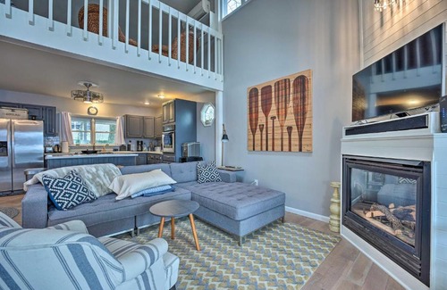 Sister Lakes House | Waterfront Cable Lake Cabin with Grill!