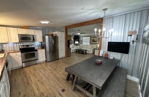 Satsuma House | Waterfront Canal in Satsuma Florida
