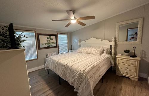 Satsuma House | Waterfront Canal in Satsuma Florida