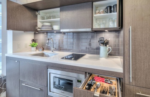 Deer Park Apartment | Waterfront Clair Avenue Suites