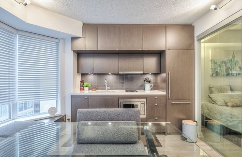 Deer Park Apartment | Waterfront Clair Avenue Suites