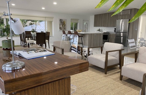 Pinewood Park Condo | Waterfront condo overlooking Palm Beach