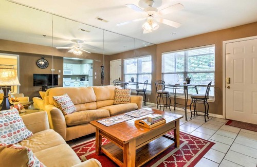 Lakeland Apartment | Waterfront Condo on Lake Ozark with Boat Slip and Pool