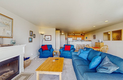 Westport Condo | Waterfront condo with ocean views & free WiFi - close to the beach
